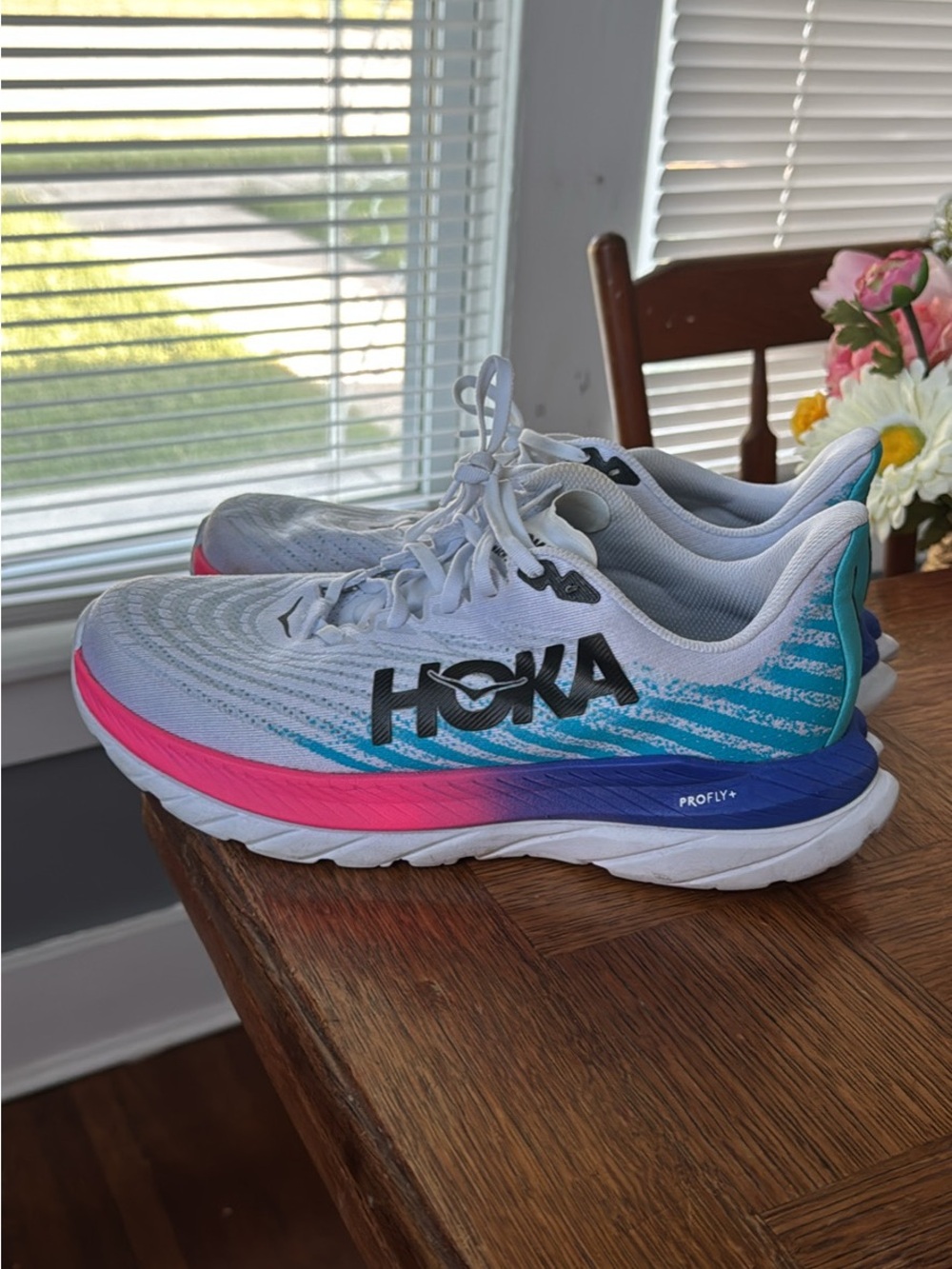 HOKA Women's One Mach 5 - size 10